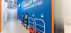 StorHub Seoul Forest Facility- Trolleys and Ladders